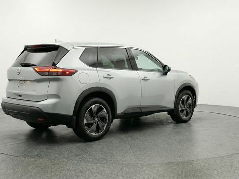 Used 2025 Nissan Rogue SV FWD image 9