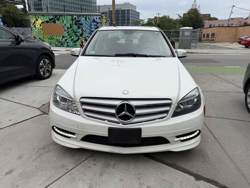 Used 2011 Mercedes-Benz C 300 4MATIC Sedan image 3