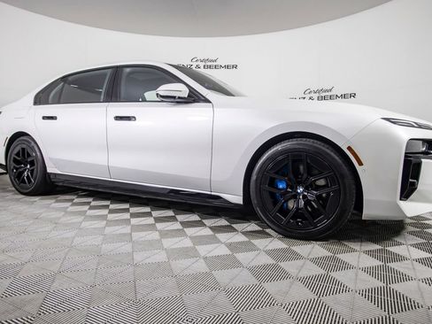 Used 2023 BMW i7 xDrive60 AWD/4WD image 2