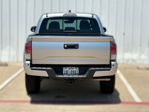 Used 2023 Toyota Tacoma TRD Off-Road w/ Technology Package AWD/4WD image 7