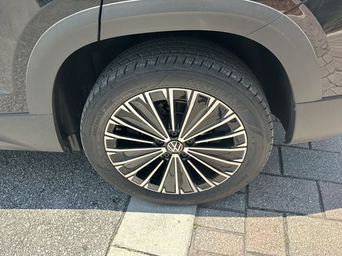 New 2026 Volkswagen Taos SE FWD image 11