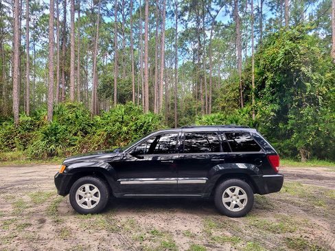 Used 2010 Jeep Grand Cherokee Laredo image 7