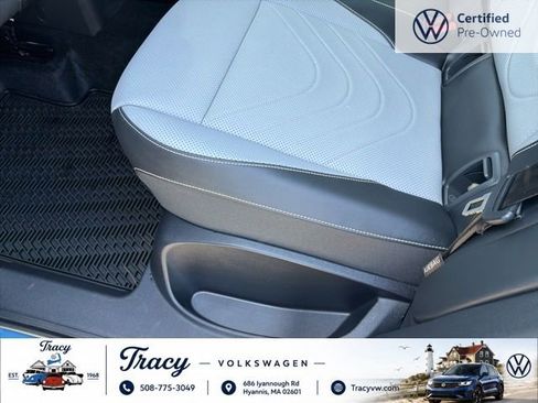 Certified 2025 Volkswagen Tiguan SE R-Line AWD/4WD image 24