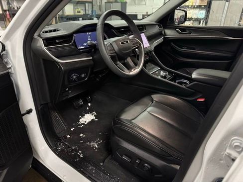 Used 2023 Jeep Grand Cherokee L Limited image 18