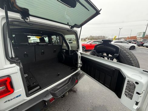 Used 2022 Jeep Wrangler Unlimited Sahara w/ Cold Weather Group image 12