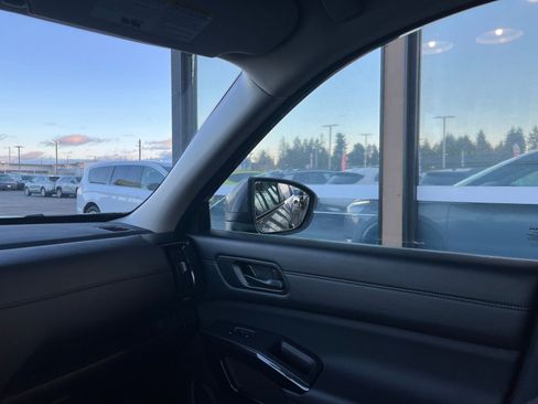 Used 2025 Nissan Pathfinder SV image 37