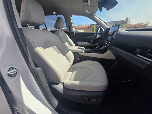 Used 2024 Toyota Grand Highlander XLE image 11