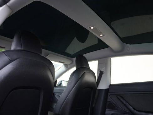 Used 2018 Tesla Model 3 Long Range RWD image 18