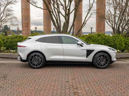 Used 2021 Aston Martin DBX image 51