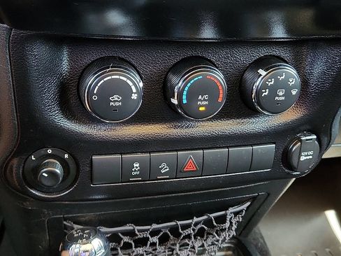 Used 2013 Jeep Wrangler Unlimited Sport AWD/4WD image 9