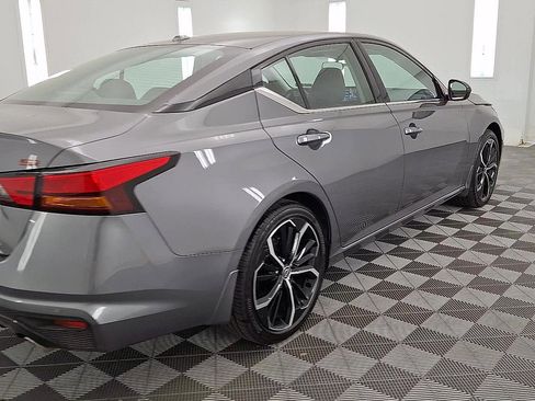 Used 2025 Nissan Altima 2.5 SR w/ SR Premium Package FWD image 4