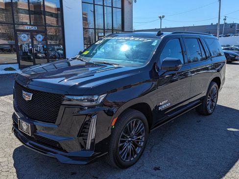 Used 2023 Cadillac Escalade V image 2