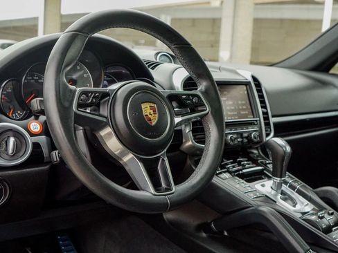 Used 2016 Porsche Cayenne S image 19