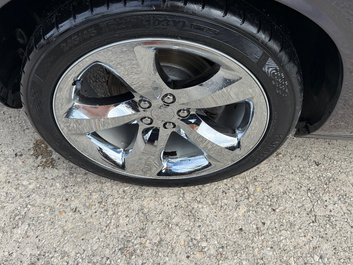 Used 2014 Dodge Challenger R/T RWD image 11