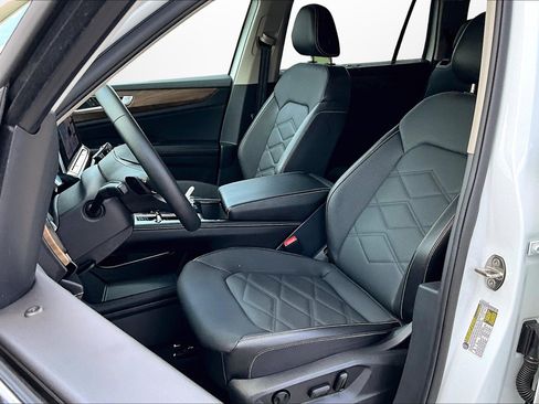 Used 2024 Volkswagen Atlas SE image 16