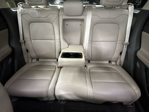 Used 2022 Lincoln Corsair Standard w/ Premium Package image 5