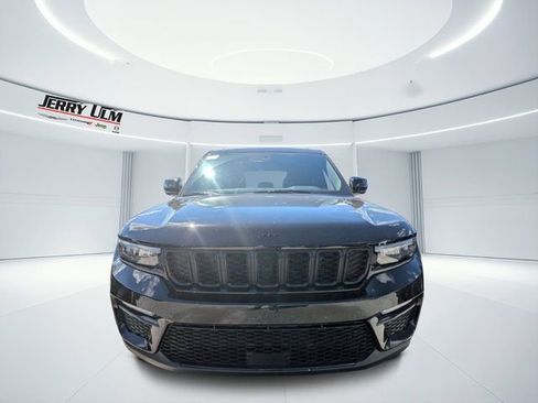 New 2025 Jeep Grand Cherokee Limited w/ Black Appearance Package image 7