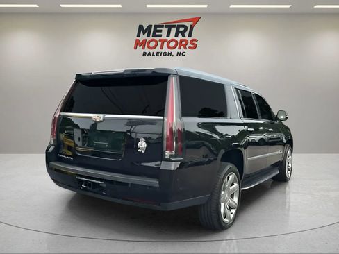Used 2019 Cadillac Escalade ESV Premium Luxury image 10