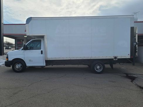 Used 2018 Chevrolet Express 4500 Extended w/ Driver Convenience Package image 1