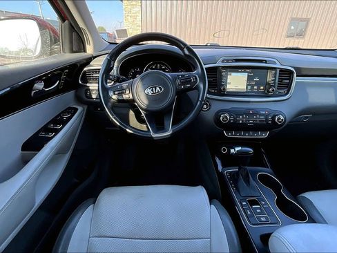 Used 2017 Kia Sorento SX image 3