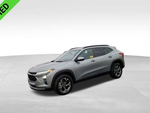 Certified 2024 Chevrolet Trax LT w/ Driver Confidence Package image 5