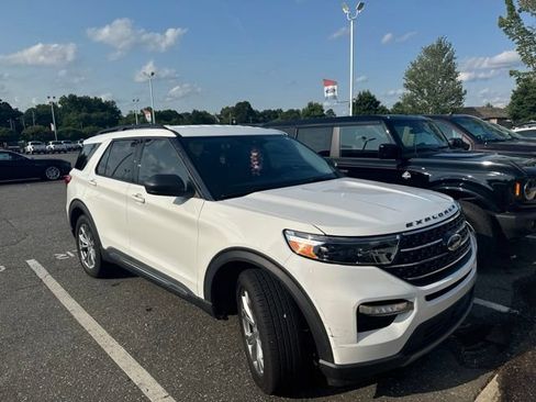 Used 2021 Ford Explorer XLT w/ Equipment Group 202A RWD image 2