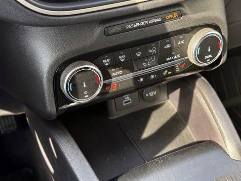 Used 2022 Ford Escape SEL image 25