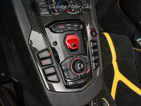 Used 2021 Lamborghini Aventador SVJ AWD/4WD image 16