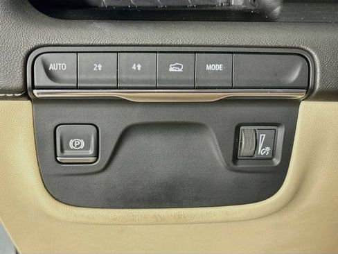 Used 2024 Cadillac Escalade Premium Luxury AWD/4WD image 11