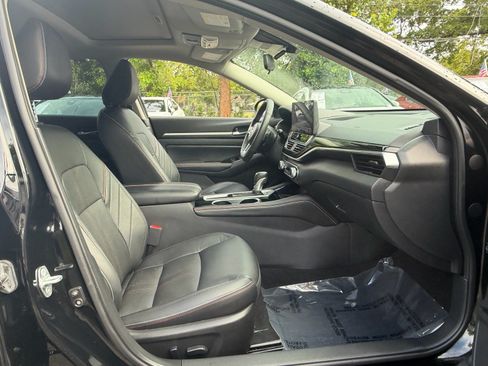Certified 2024 Nissan Altima 2.5 SR w/ SR Premium Package FWD image 17