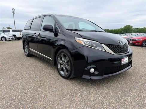 Used 2016 Toyota Sienna SE w/ SE Preferred Package FWD image 3