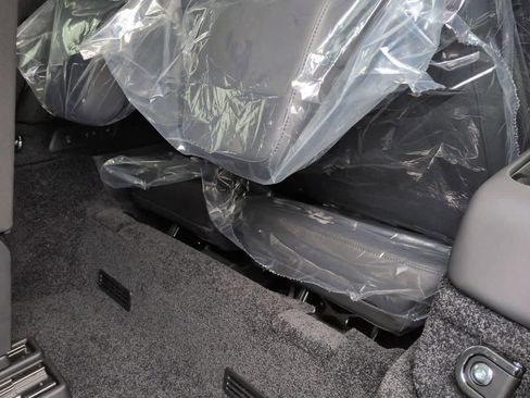 New 2026 Land Rover Range Rover Long Wheelbase SE image 22