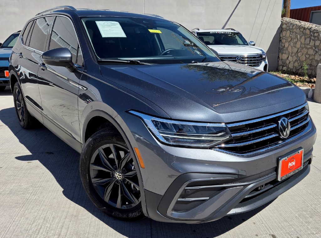 Used 2024 Volkswagen Tiguan SE FWD image 1
