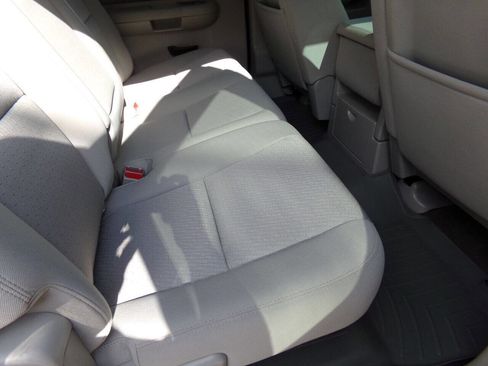 Used 2014 Chevrolet Silverado 2500 LT w/ Interior Plus Package image 19