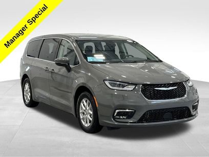 Used 2023 Chrysler Pacifica Touring-L