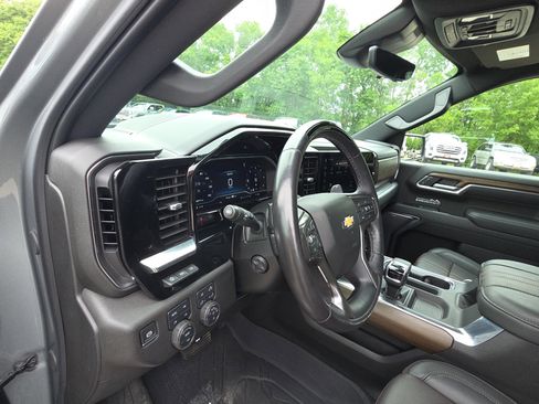 Used 2025 Chevrolet Silverado 1500 High Country AWD/4WD image 15