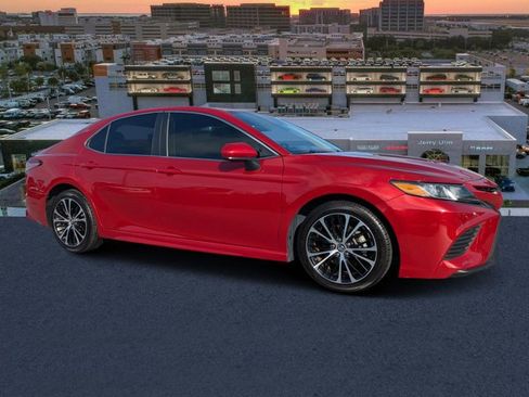 Used 2019 Toyota Camry L image 1