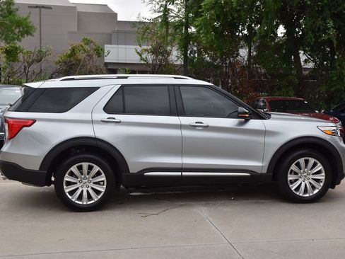 Used 2024 Ford Explorer Limited w/ Limited Technology Package image 6