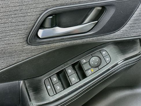 Used 2023 Nissan Rogue SV FWD image 15