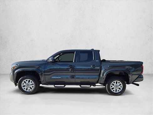 Used 2025 Toyota Tacoma SR5 AWD/4WD image 9
