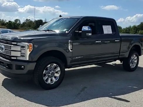Used 2019 Ford F250 Platinum w/ Platinum Ultimate Package image 4