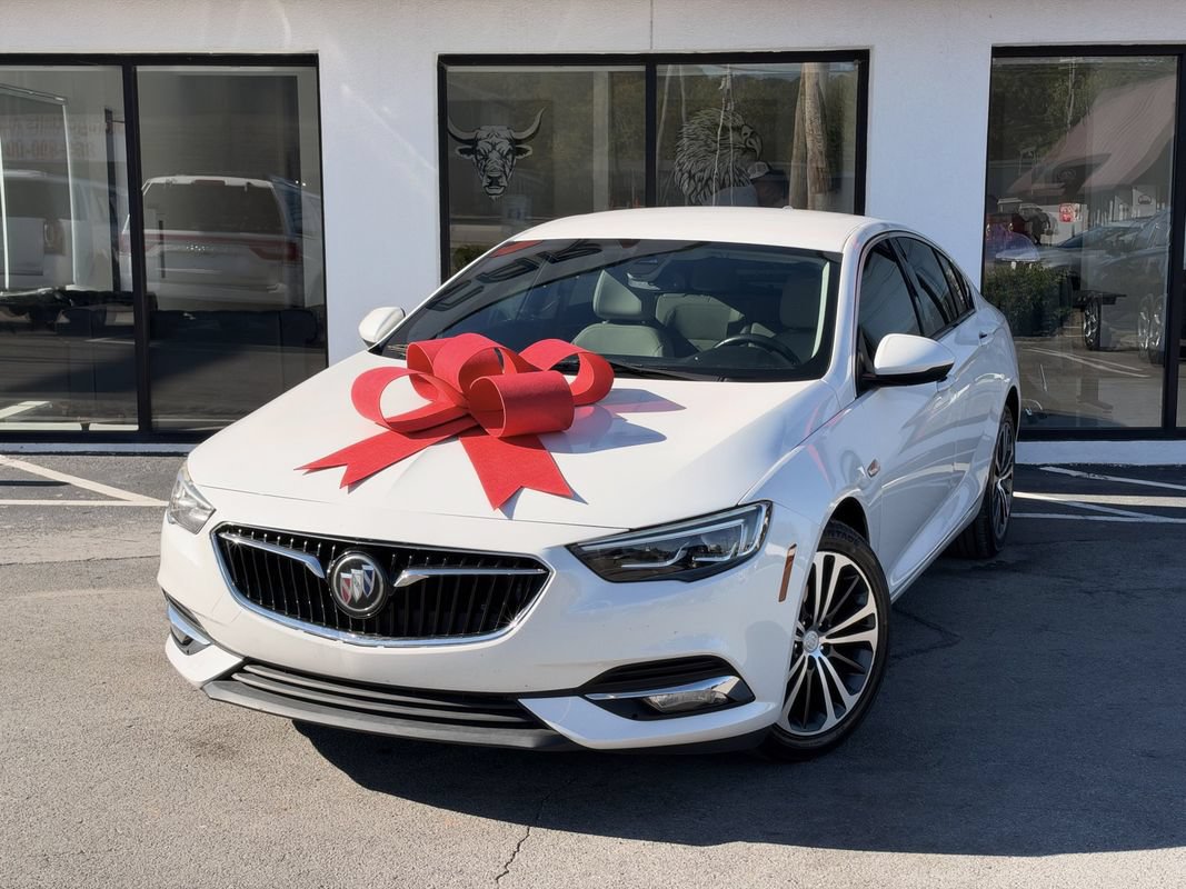 Used 2018 Buick Regal Essence w/ Driver Confidence Package #1 FWD image 1
