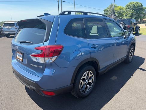 Used 2023 Subaru Forester Premium AWD/4WD image 5