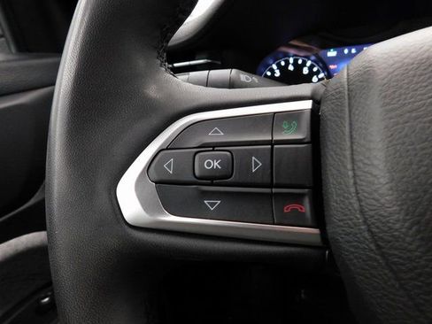 Used 2023 Jeep Compass Latitude image 28