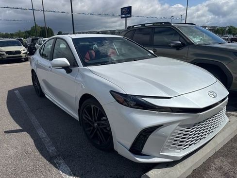 Used 2025 Toyota Camry XSE FWD image 5