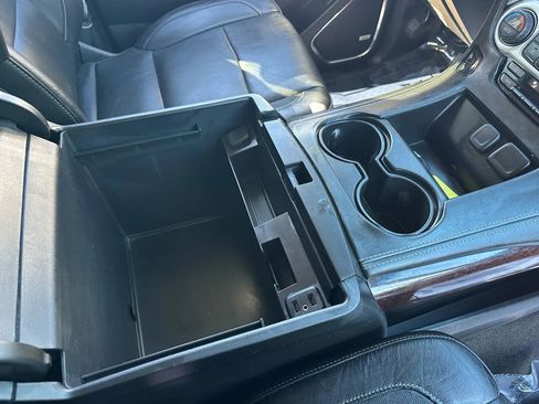 Used 2017 GMC Yukon XL SLT w/ Premium Edition image 27