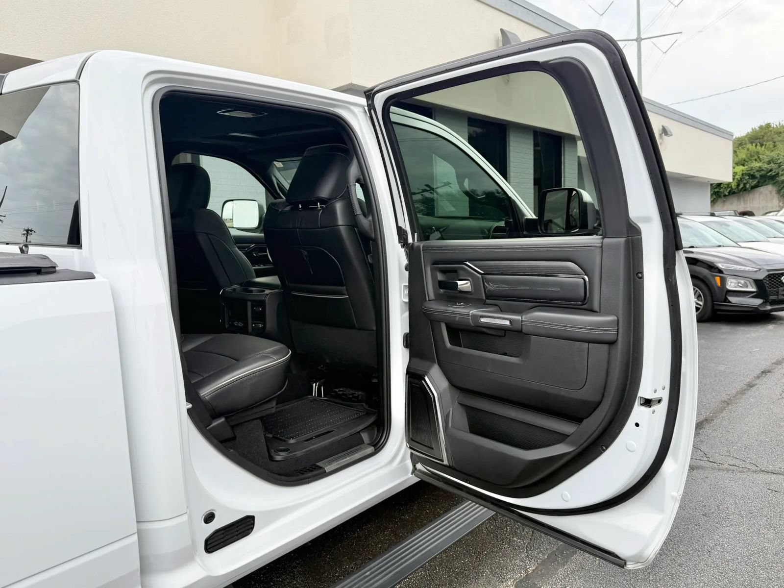 Used 2022 RAM 2500 Limited AWD/4WD image 26