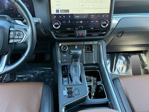 Certified 2024 Lexus GX 550 w/ Accessory Package (Z1) AWD/4WD image 16