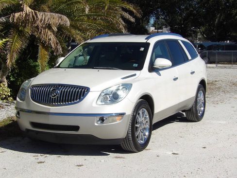 Used 2011 Buick Enclave CXL image 2