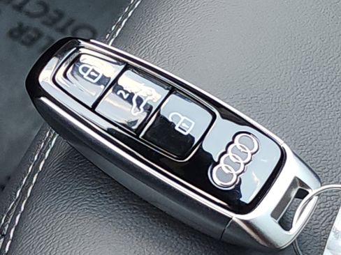 New 2025 Audi Q8 Premium image 27